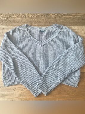 Wild Fable Light Gray Ribbed V-Neck Sweater